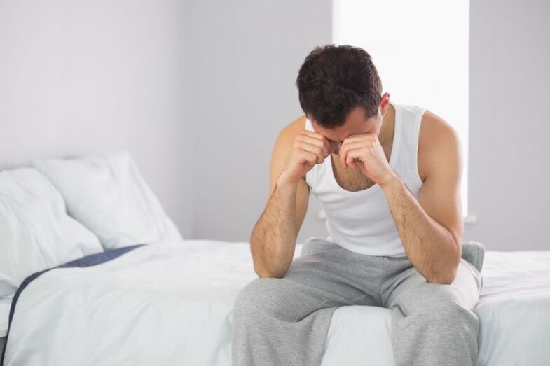 Un homme au lit